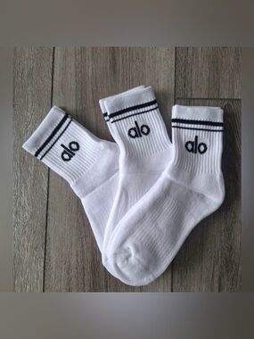 Alo Throwback socks 3 pairs brand new
